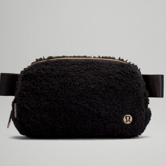 lululemon athletica Accessories - NWT Lululemon Everywhere Fleece Belt Bag in Black